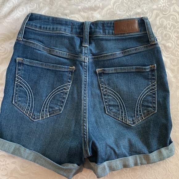 Size 3 Hollister shorts - Picture 7 of 16